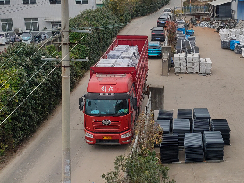 2024年12月5日鋅鋼飄窗欄桿裝車發(fā)貨! 2024年12月5日鋅鋼飄窗欄桿裝車發(fā)貨!