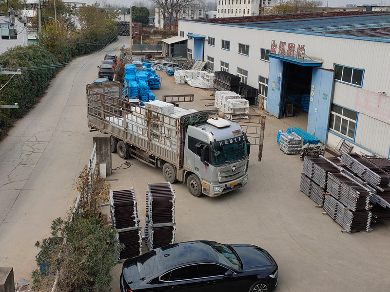 2024年12月9日鋅鋼空調(diào)欄桿裝車發(fā)貨！