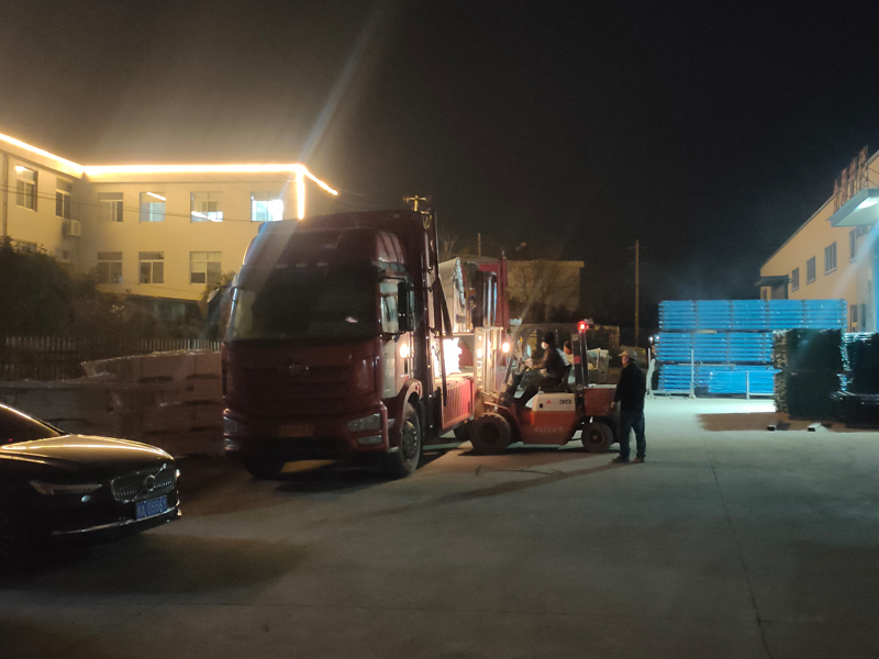 2025年1月8日鋅鋼組裝欄桿裝車發(fā)貨! 2025年1月8日鋅鋼組裝欄桿裝車發(fā)貨!