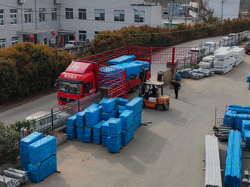 2025年4月3日鋅鋼陽臺欄桿裝車發貨! 2025年4月3日鋅鋼陽臺欄桿裝車發貨!