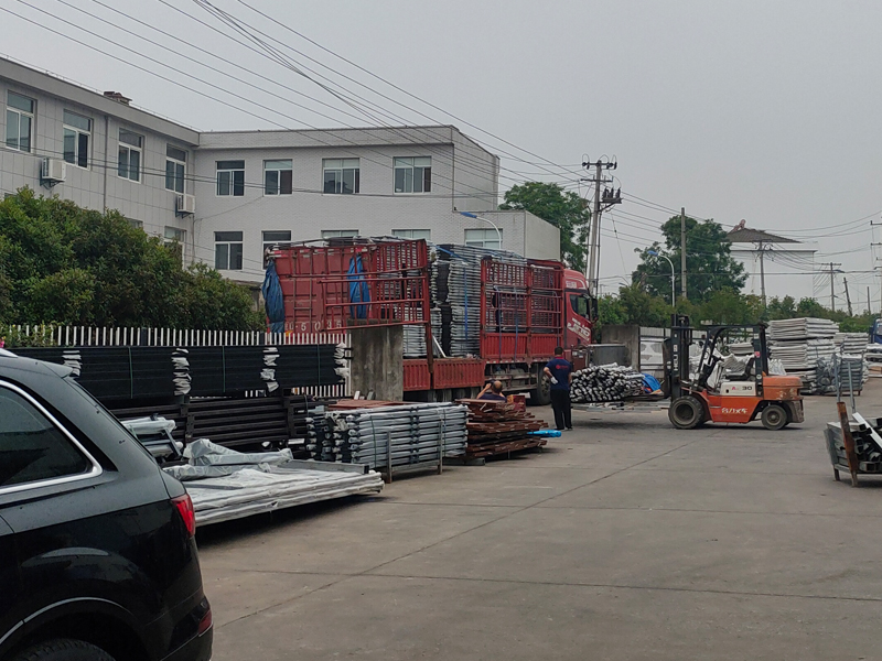 2025年5月22日鋅鋼連廊欄桿裝車發貨! 2025年5月22日鋅鋼連廊欄桿裝車發貨!