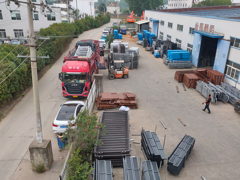 2025年6月4日鋅鋼玻璃護欄裝車發貨! 2025年6月4日鋅鋼玻璃護欄裝車發貨!