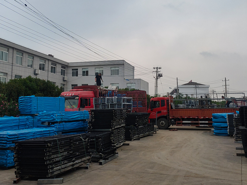 2025年6月14日鋅鋼陽臺護欄裝車發貨! 2025年6月14日鋅鋼陽臺護欄裝車發貨!