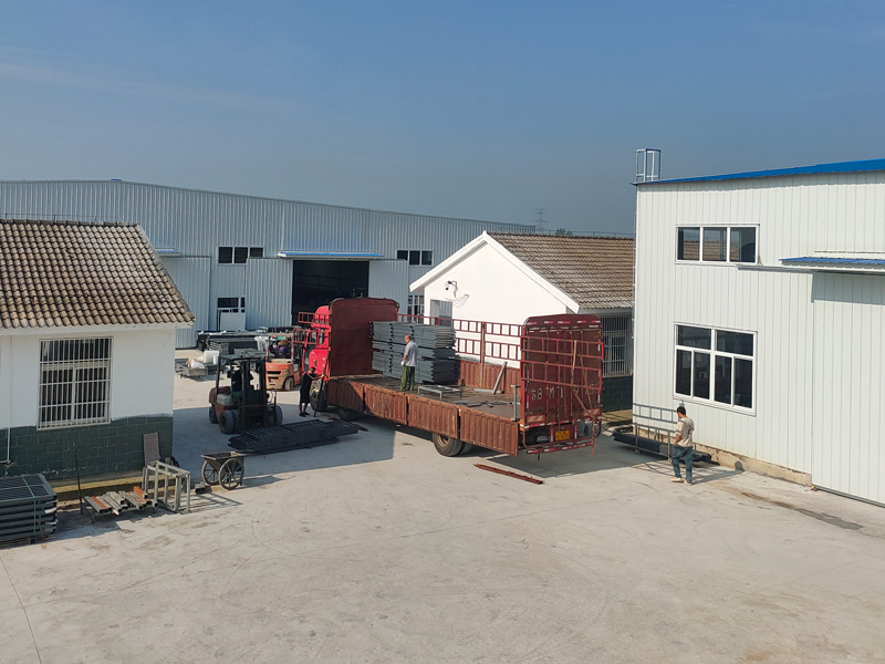 2025年6月24日鋅鋼欄桿裝車發貨! 2025年6月24日鋅鋼欄桿裝車發貨!