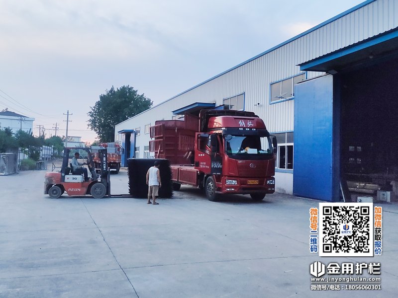 2025年8月22日鋅鋼圍墻護欄裝車發貨! 2025年8月22日鋅鋼圍墻護欄裝車發貨!