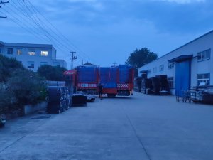 2025年8月27日鋅鋼陽臺(tái)護(hù)欄裝車發(fā)貨！